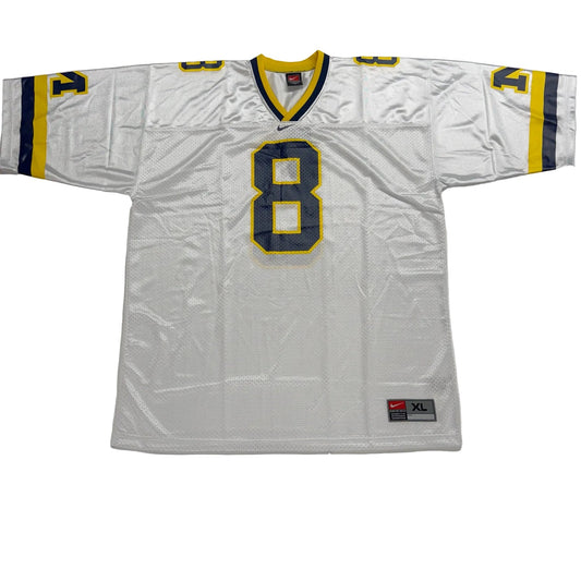 White sports jersey with number 8 on a white background