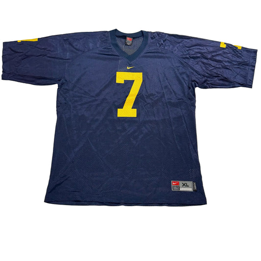 Blue sports jersey with yellow number 7 on a white background